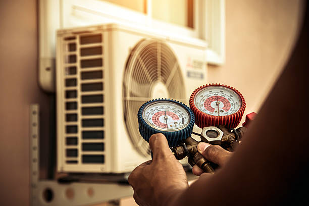 Professional Hvac technician working in Hanover Park, IL